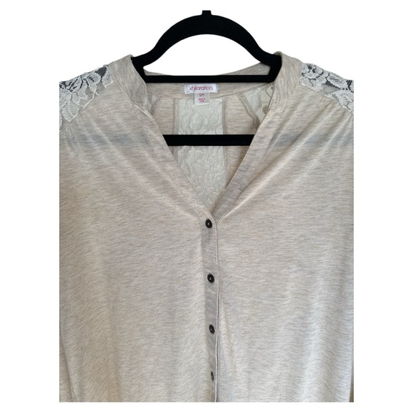 EUC Xhilaration long sleeve button down lace top size Small - Picture 2 of 4